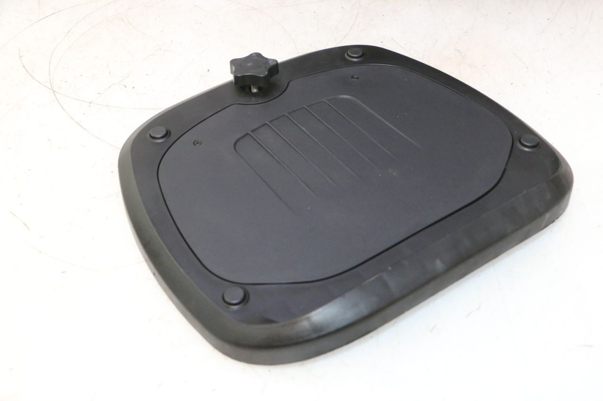 photo de TOP BOX PEUGEOT KISBEE 4T 50 (2023 - 2026) - Zoom on usage condition