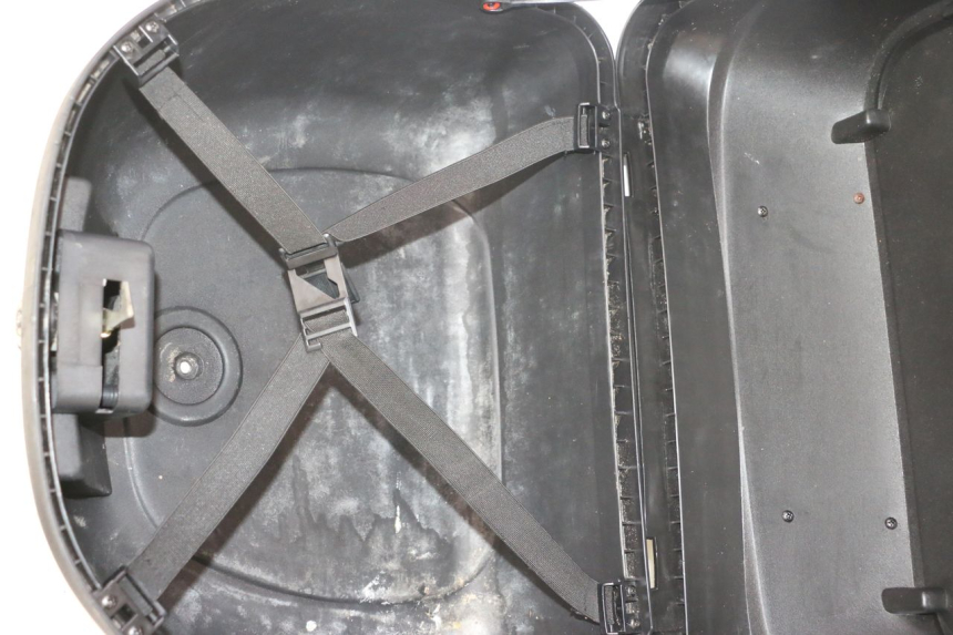 photo de TOP BOX PEUGEOT KISBEE 4T 50 (2023 - 2026) - Technical close-up