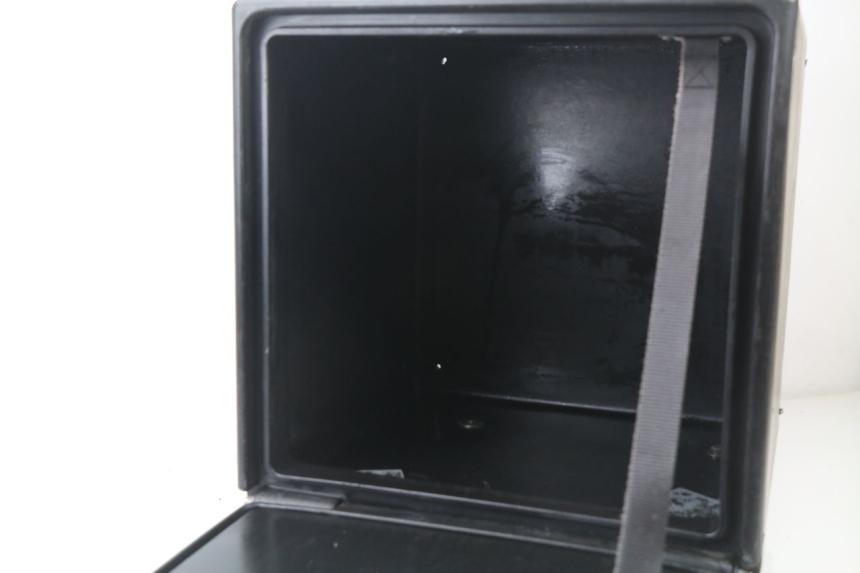 photo de TOP BOX PIAGGIO LIBERTY 4T 50 (2009 - 2015) - Technical close-up