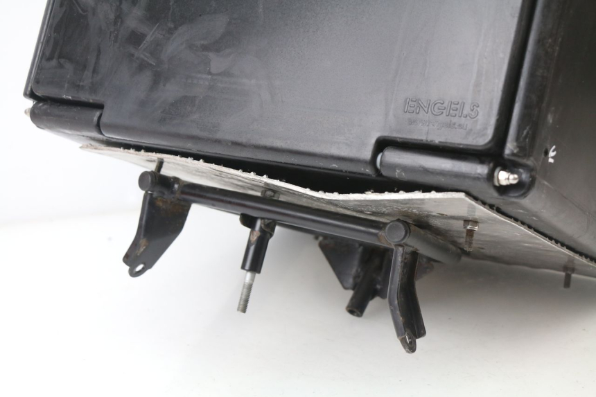 photo de TOP BOX PIAGGIO LIBERTY 4T 50 (2009 - 2015) - Fixing points details