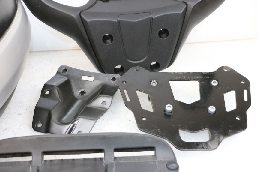 photo de TOP BOX PIAGGIO MP3 HPE 350 (2018 - 2020) - Alternative angle