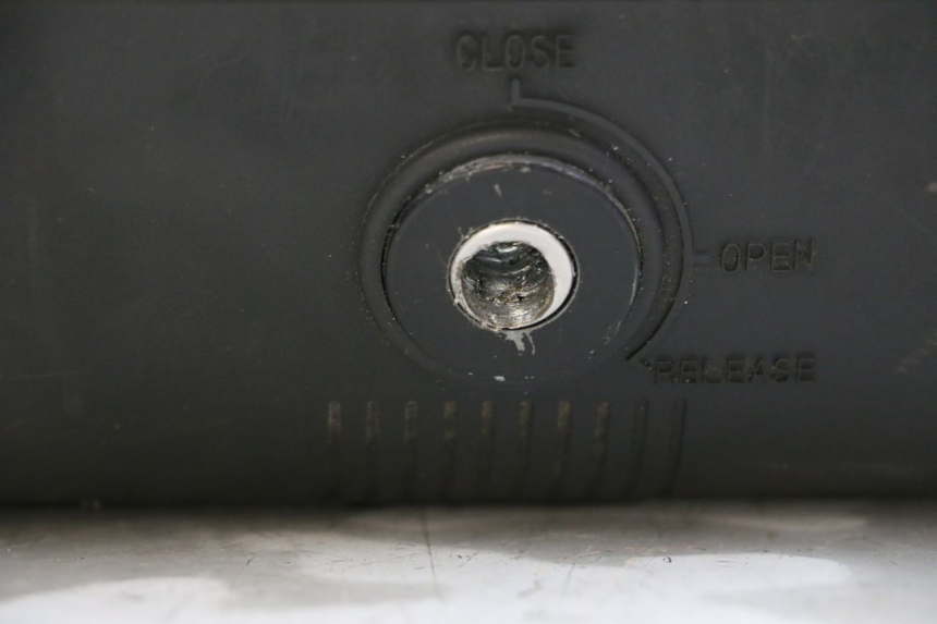 photo de TOP BOX PIAGGIO MP3 HPE 350 (2018 - 2020) - Surface and material condition