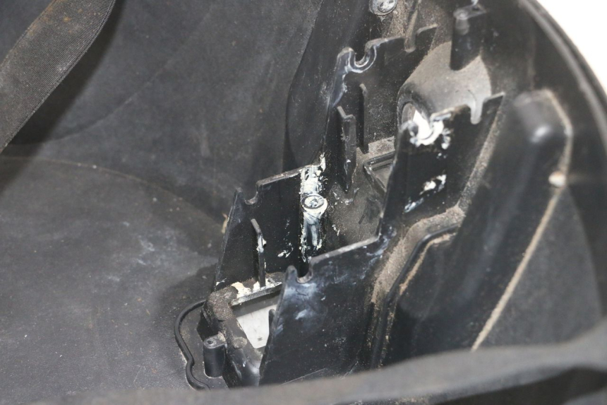 photo de TOP BOX PIAGGIO MP3 LT 300 (2010 - 2016) - Component detail