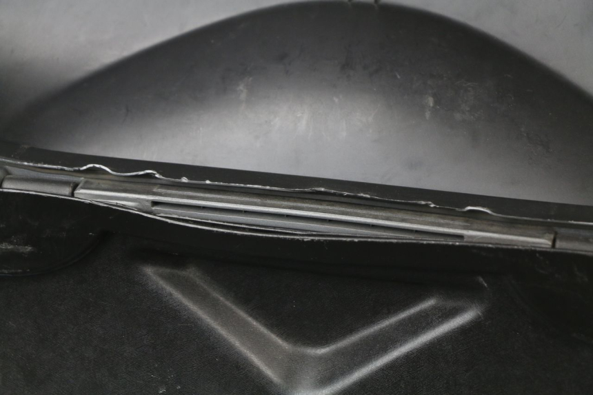 photo de TOP BOX PIAGGIO MP3 500 (2011 - 2015) - Technical close-up