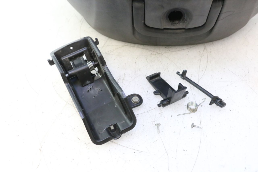 photo de TOP BOX PIAGGIO MP3 125 (2006 - 2014) - High-resolution close-up