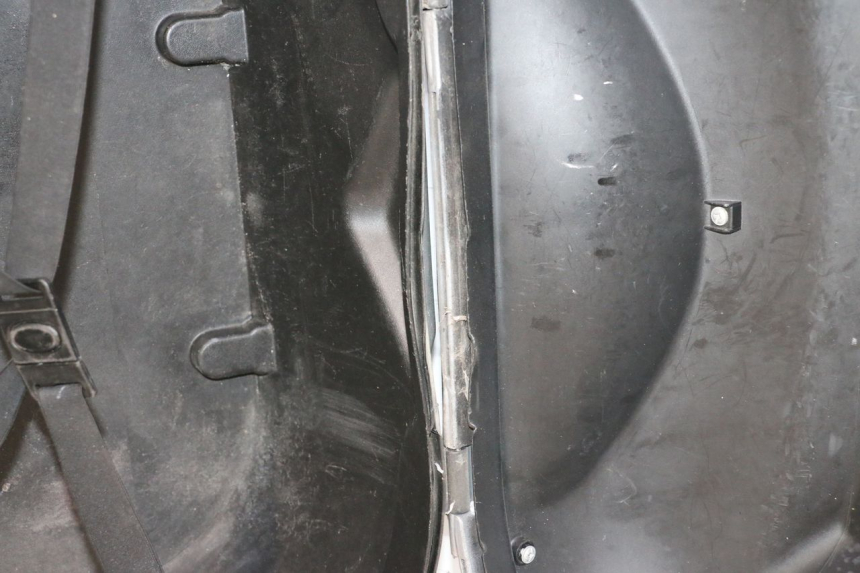 photo de TOP BOX PIAGGIO MP3 125 (2006 - 2014) - Zoom on usage condition