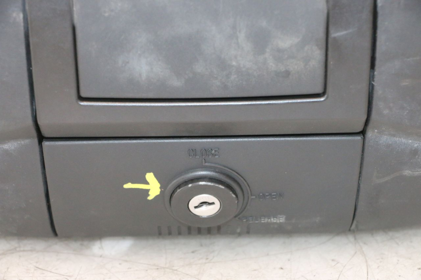 photo de TOP BOX PIAGGIO MP3 500 (2016 - 2018) - Alternative angle