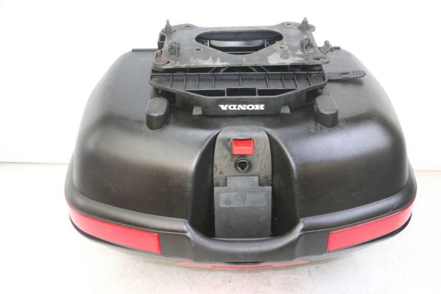 photo de TOP BOX HONDA NTV DEAUVILLE ABS 700 (2007 - 2016) - Zoom on usage condition