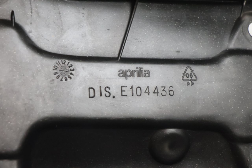 photo de TOP BOX APRILIA SCARABEO GT 125 (1999 - 2007) - Alternative angle