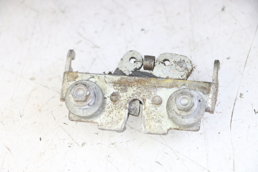 photo de TOP BOX APRILIA SCARABEO GT TOURING 125 (1999 - 2005) - Technical close-up