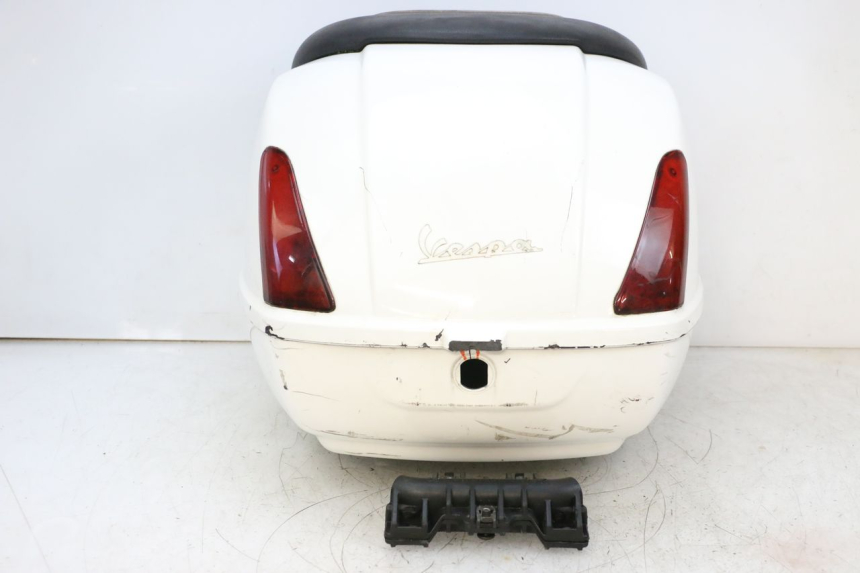 photo de TOP BOX PIAGGIO VESPA GTS SUPER IE 125 (2009 - 2016) - Main view