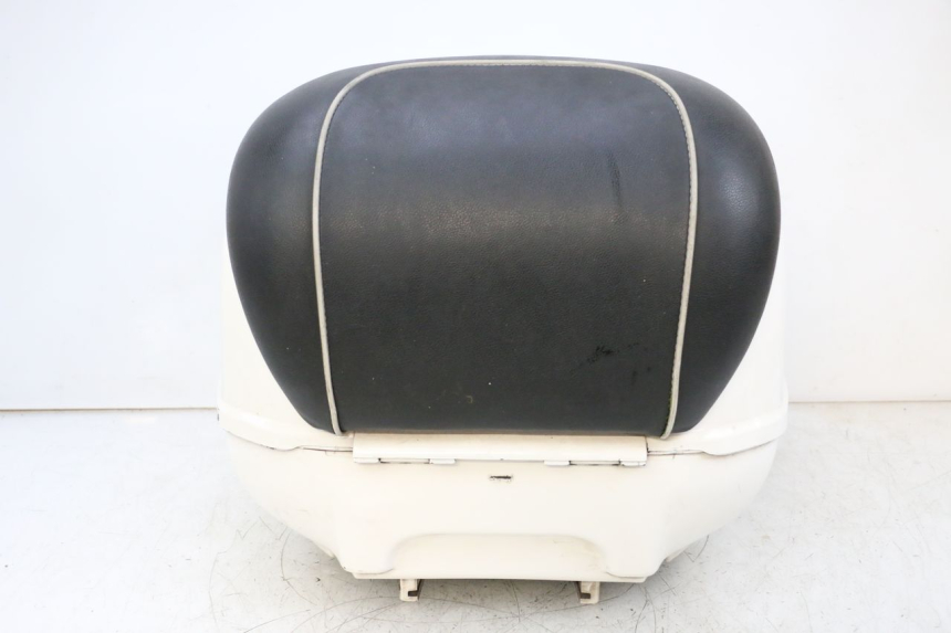 photo de TOP BOX PIAGGIO VESPA GTS SUPER IE 125 (2009 - 2016) - Detailed visual inspection