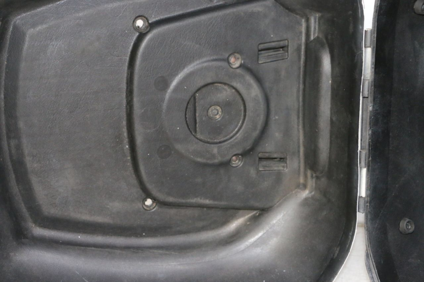 photo de TOP BOX PIAGGIO VESPA GTS SUPER IE 125 (2009 - 2016) - Alternative perspective