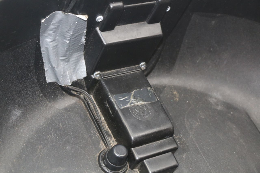 photo de TOP BOX KAWASAKI ZR7 ZR-7 S 750 (1999 - 2004) - High-resolution close-up