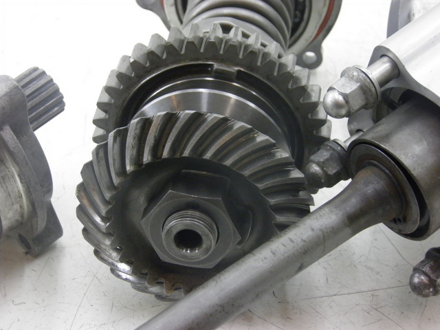 photo de REAR WHEEL SHAFT YAMAHA FJR 1300 (2004 - 2005) - Surface and material condition