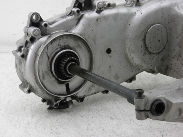 photo de REAR WHEEL SHAFT YAMAHA XP T-MAX TMAX ABS 500 (2000 - 2003) - High-resolution close-up