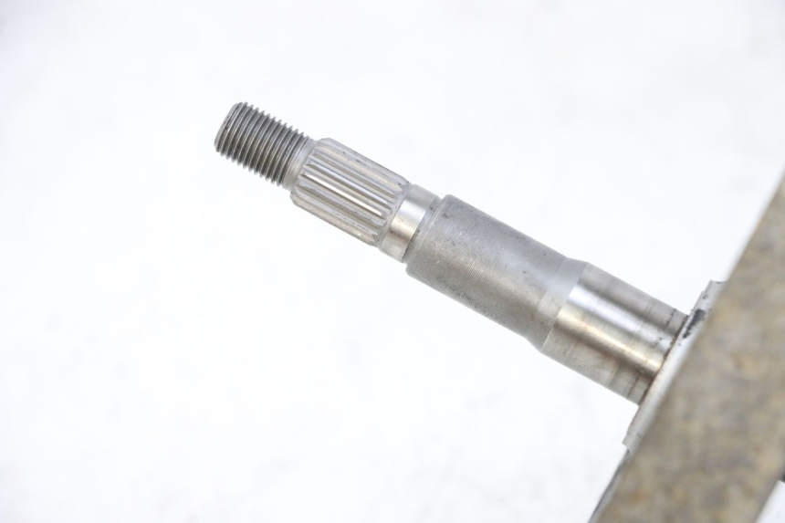 photo de REAR WHEEL SHAFT DAELIM BESBI 125 (2007 - 2008) - Fixing points details