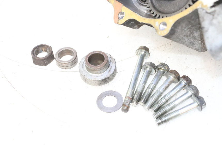 photo de REAR WHEEL SHAFT HONDA FES PANTHEON 2T 125 (1998 - 2002) - Additional view of the item
