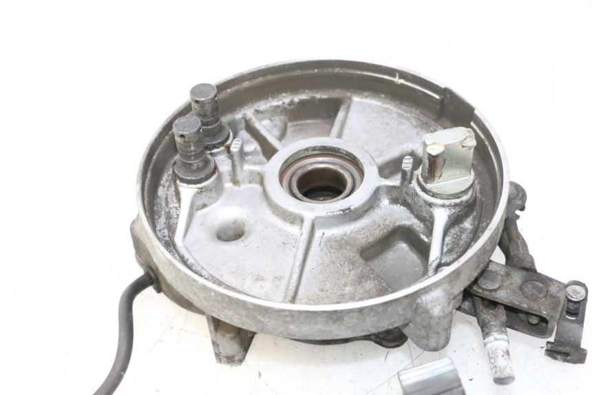 photo de REAR WHEEL SHAFT HONDA FES PANTHEON 2T 125 (1998 - 2002) - Detailed visual inspection