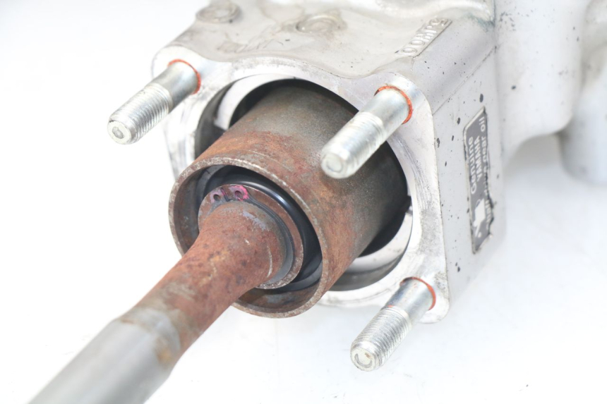 photo de REAR WHEEL SHAFT YAMAHA FJR ABS 1300 (2006 - 2012) - Component detail