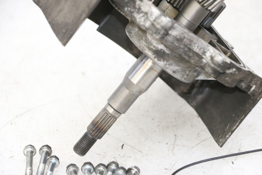 photo de REAR WHEEL SHAFT DAELIM HISTORY 125 (2001 - 2002) - Technical close-up