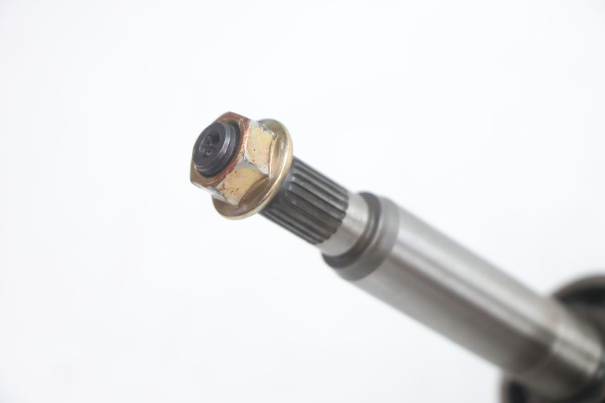 photo de REAR WHEEL SHAFT SYM MIO 50 (2005 - 2010) - Zoom on usage condition