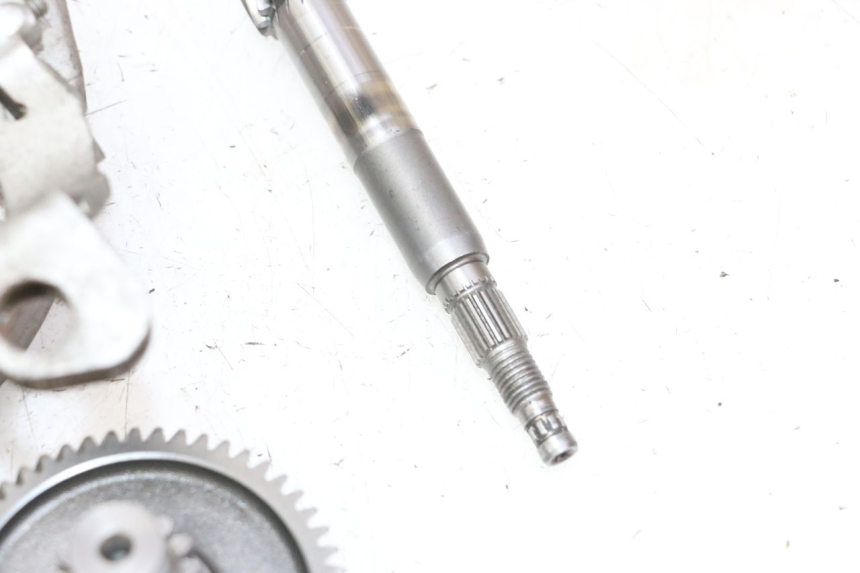 photo de REAR WHEEL SHAFT PIAGGIO NEW TYPHOON 50 (2010 - 2017) - Alternative angle