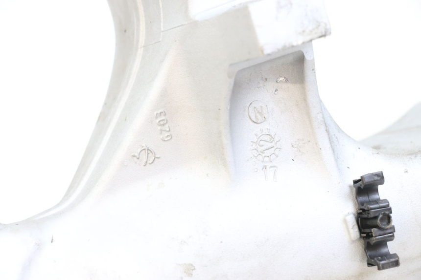 photo de REAR WHEEL SHAFT MOTO GUZZI NORGE 8V GT 1200 (2011 - 2016) - Zoom on usage condition