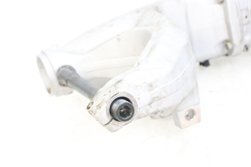 photo de REAR WHEEL SHAFT MOTO GUZZI NORGE 8V GT 1200 (2011 - 2016) - Fixing points details