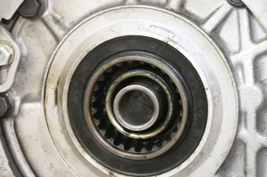 photo de REAR WHEEL SHAFT HONDA NTV DEAUVILLE 650 (2001 - 2006) - Surface and material condition