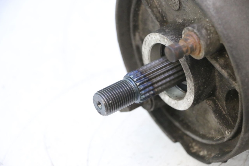 photo de REAR WHEEL SHAFT TNT MOTOR ROMA 12' 2T 50 (2007 - 2018) - Alternative perspective