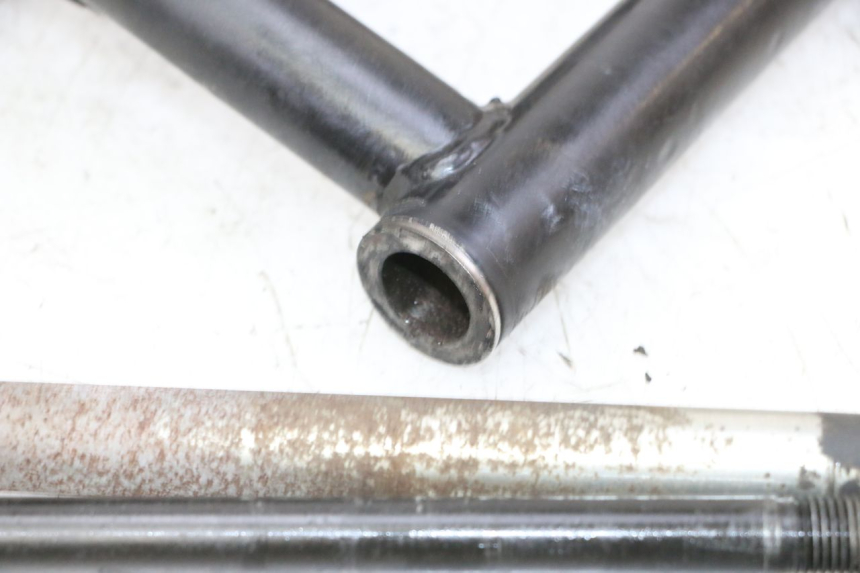 photo de REAR WHEEL SHAFT HYTRACK S 150 (2003 - 2011) - Zoom on usage condition