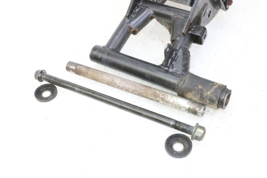 photo de REAR WHEEL SHAFT HYTRACK S 150 (2003 - 2011) - Product overview