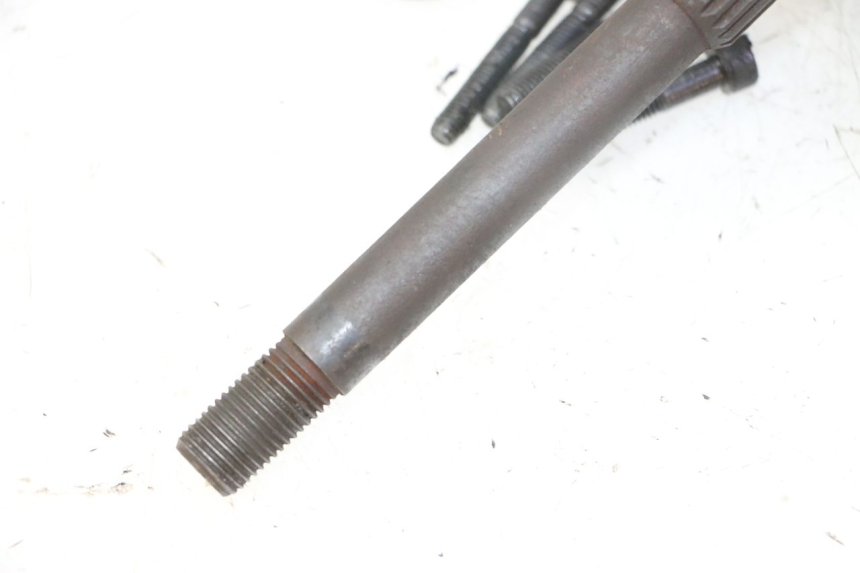 photo de REAR WHEEL SHAFT PEUGEOT SATELIS 125 (2013 - 2018) - Product overview