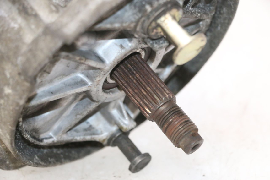 photo de REAR WHEEL SHAFT HONDA SCV LEAD 100 (2003 - 2007) - Technical close-up