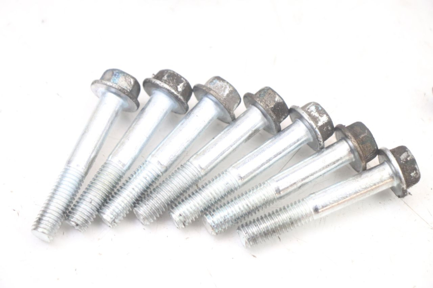 photo de REAR WHEEL SHAFT PEUGEOT TWEET 4T 50 (2018 - 2022) - Detailed visual inspection