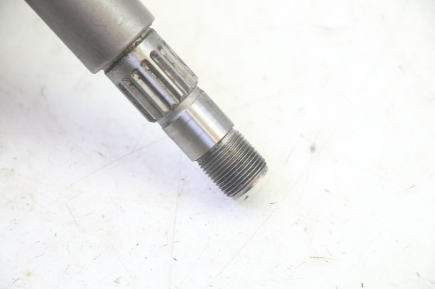 photo de REAR WHEEL SHAFT YAMAHA X-MAX XMAX 125 (2010 - 2013) - Technical close-up