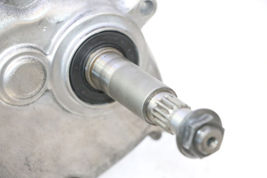 photo de REAR WHEEL SHAFT YAMAHA X-MAX XMAX 125 (2010 - 2013) - Technical close-up