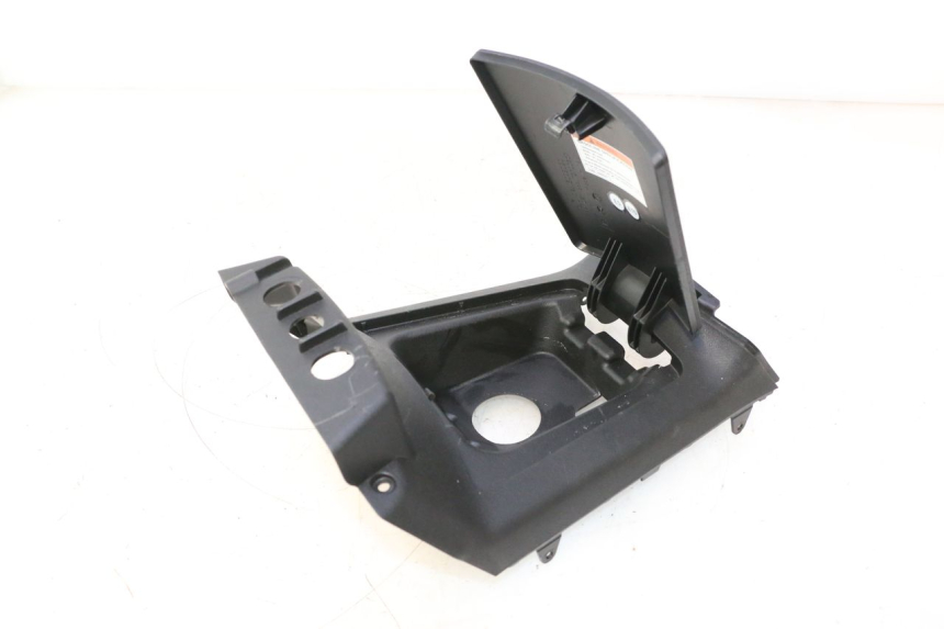photo de FUEL FLAP PIAGGIO MP3 HPE 530 (2022 - 2026) - Technical close-up