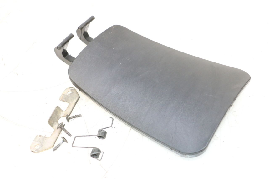 photo de FUEL FLAP PIAGGIO MP3 RL 250 (2006 - 2010) - Alternative perspective