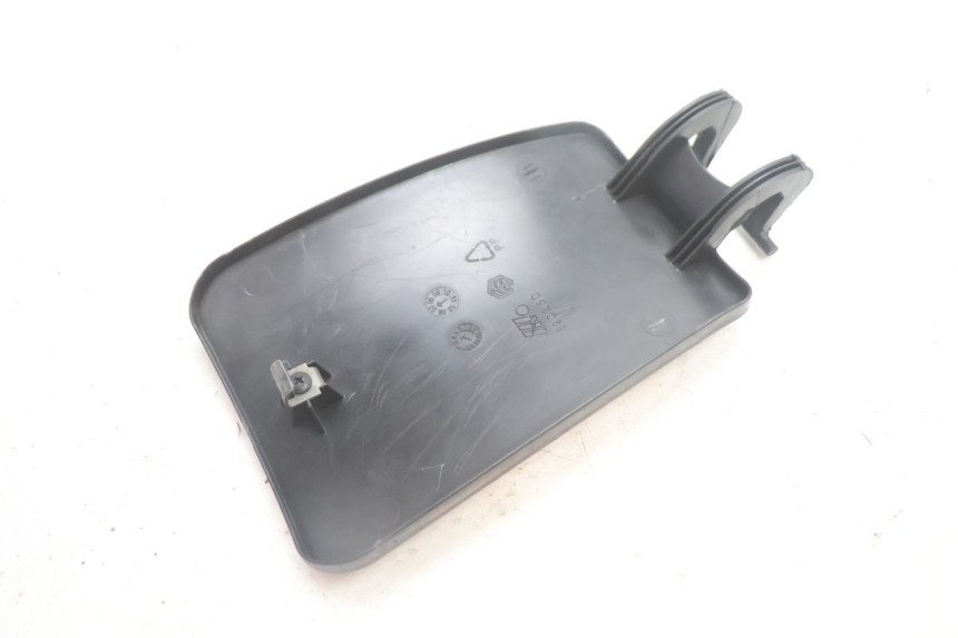 photo de FUEL FLAP PIAGGIO MP3 125 (2006 - 2014) - Technical close-up