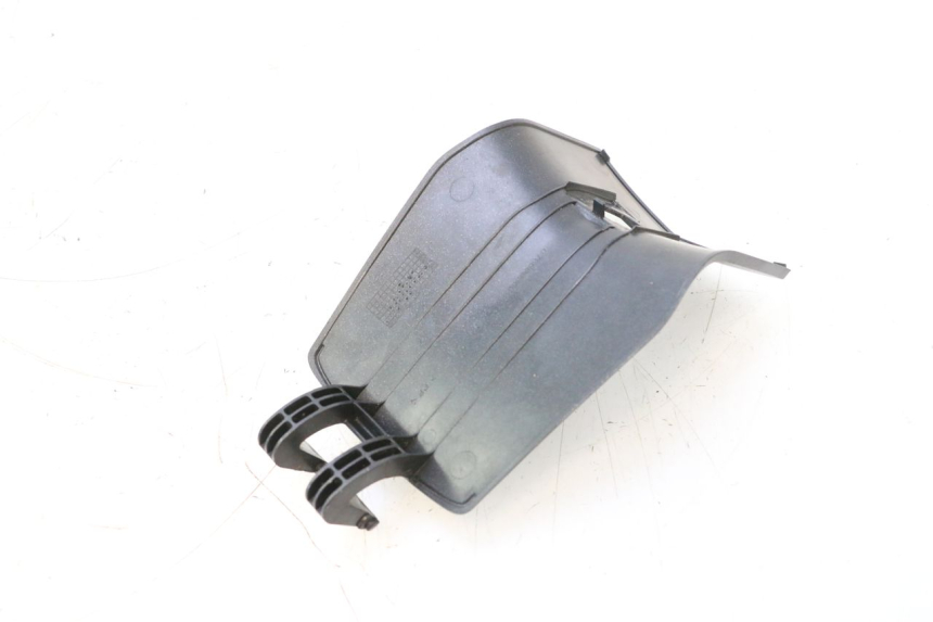 photo de FUEL TANK CAP PEUGEOT SATELIS 125 (2006 - 2009) - Zoom on usage condition