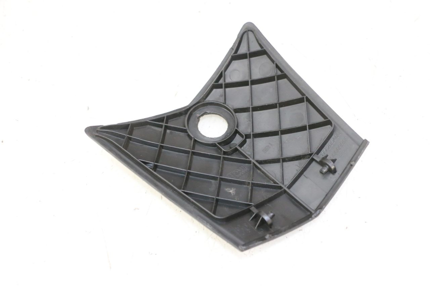 photo de FUEL FLAP PEUGEOT VIVACITY NEW 4T 50 (2008 - 2017) - Zoom on usage condition