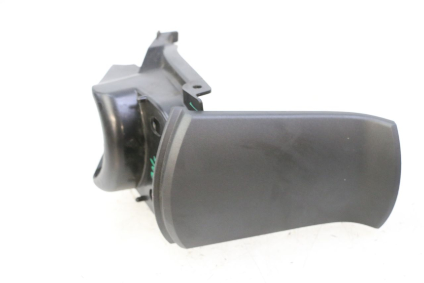 photo de FUEL FLAP YAMAHA XMAX X-MAX 125 (2021 - 2025) - Technical close-up