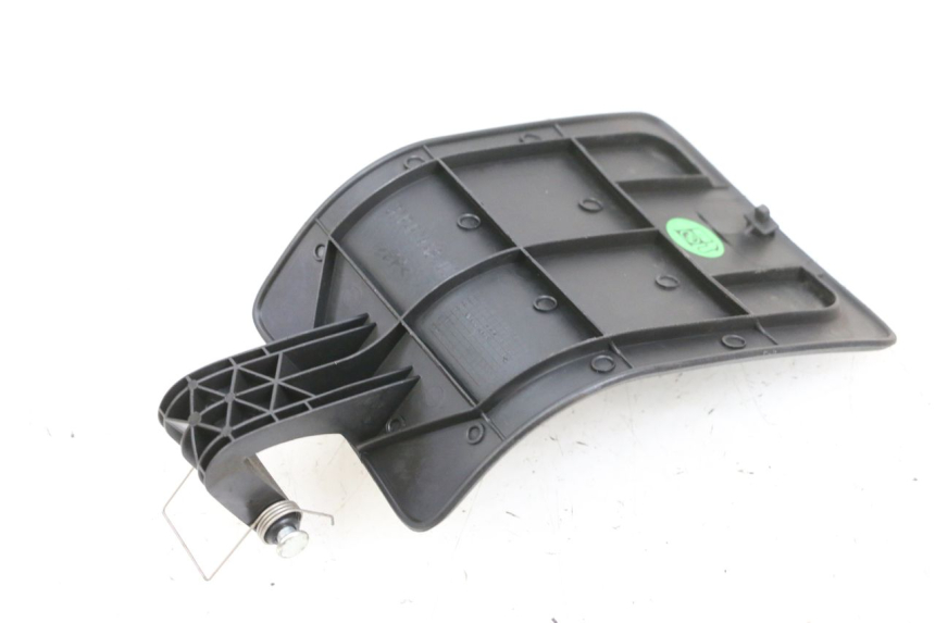 photo de FUEL FLAP YAMAHA X-MAX XMAX 125 (2010 - 2013) - Component detail