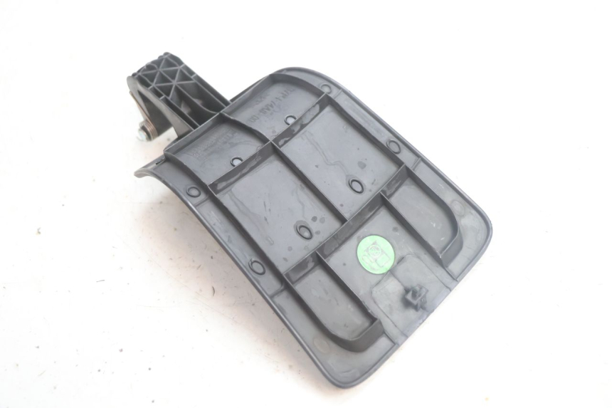 photo de FUEL FLAP YAMAHA X-MAX XMAX 125 (2010 - 2013) - Alternative perspective