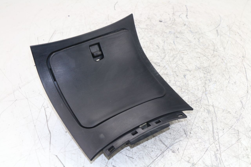 photo de FUEL FLAP YAMAHA YP MAJESTY ABS 400 (2007 - 2009) - Fixing points details