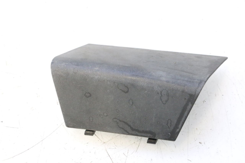 photo de FRONT INSPECTION COVER PEUGEOT SATELIS 125 (2006 - 2009) - Zoom on usage condition