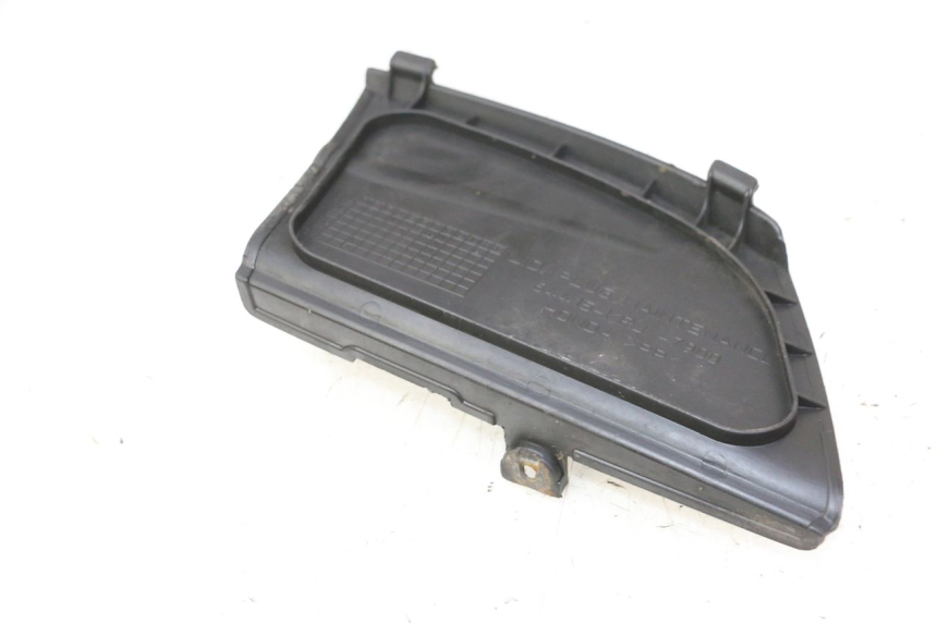 photo de RIGHT SIDE ACCESS PANEL HONDA FES S-WING SWING ABS 125 (2007 - 2015) - Component detail