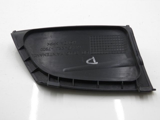 photo de RIGHT INSPECTION COVER HONDA FES S-WING SWING 125 (2007 - 2015) - Zoom on usage condition